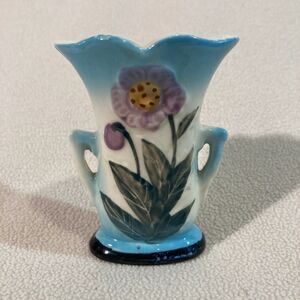 Vintage Mid‎ Century Porcelain Bud Vase Made in Japan 3.5x4in Light Blue Floral